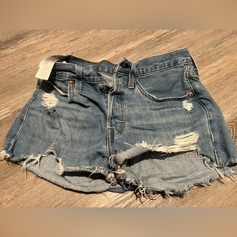 SOLD Levi’s 501 high waisted shorts